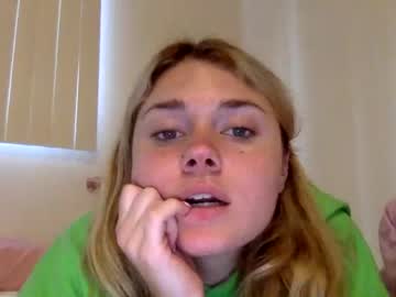 girl
        cassidyyqueen cam image #1471758