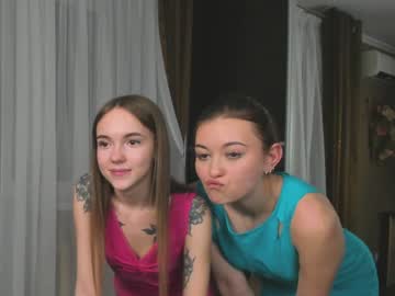 girl
        mia_monk cam image #614870