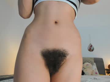 girl
        bush_woman cam image #3801609