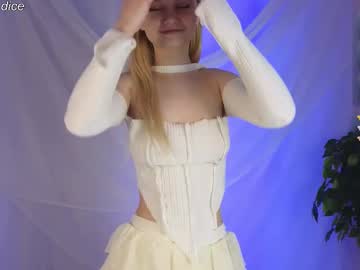 girl Nude Cam Girls Playing Games with emily_glimmer