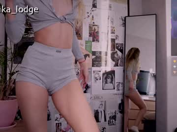 girl
        nika_lodge cam image #6481773