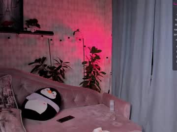 girl
        lika_moon cam image #1011149