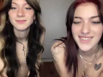 girl
        kimandcleo cam image #5695552