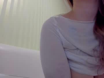 girl
        aminaswan_ cam image #3800