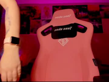 girl
        _witch__ cam image #5094356