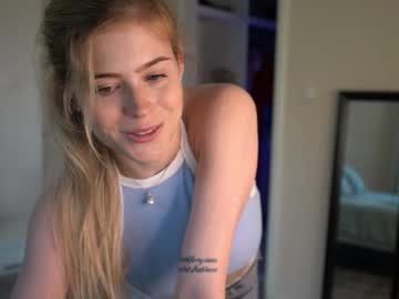 girl
        chloewildd cam image #5685657