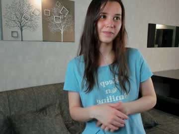 girl
        jolly_bell cam image #4325727