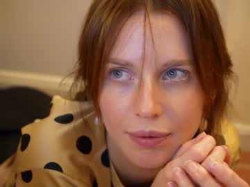 girl
        ellaa91 cam image #238709