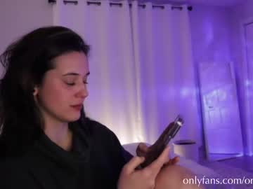 girl
        onlyems23 cam image #4022257