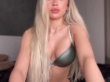 girl
        julia_rle cam image #6965728