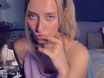 girl
        yvie_ cam image #6077253