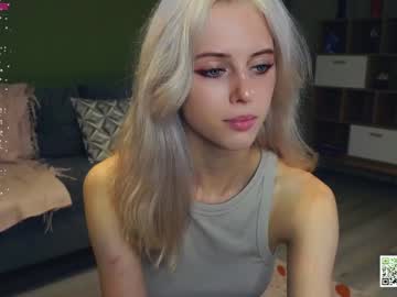 girl
        audreycarvin cam image #4716406