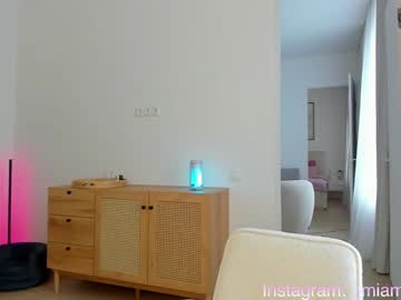 girl
        knee_ling cam image #2126926