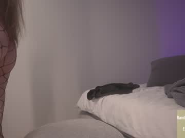 girl
        alice_kosmos cam image #2986204