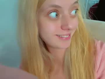 girl
        puff_witch cam image #6671228