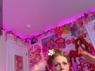 girl
        daphnemadison cam image #6332631