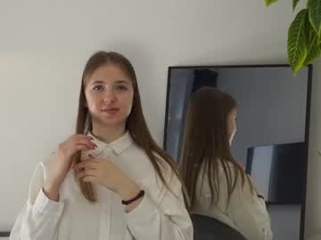 girl
        nico_collard cam image #6179434
