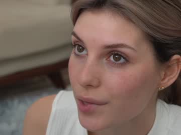 girl
        refined_style cam image #5589656