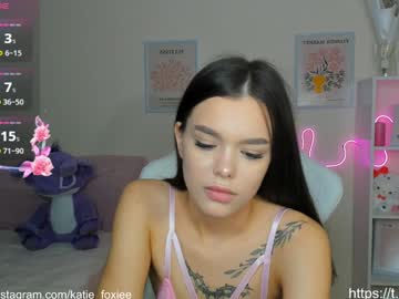 girl
        katiefoxie cam image #5260838