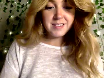 girl
        winterbunny69 cam image #3347296