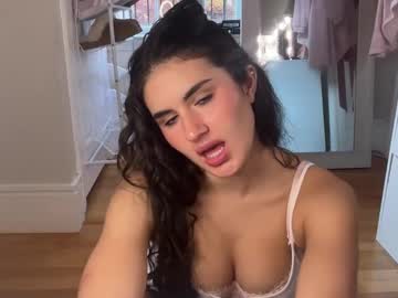 girl
        itsmellll cam image #5348578