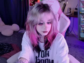 girl
        lollyshy__ cam image #5729962