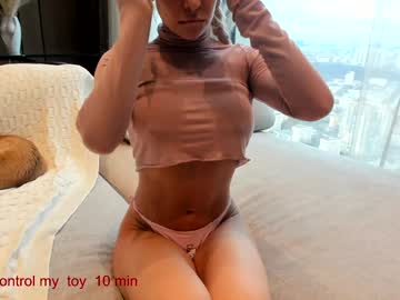 girl
        carolinaherera cam image #6049262