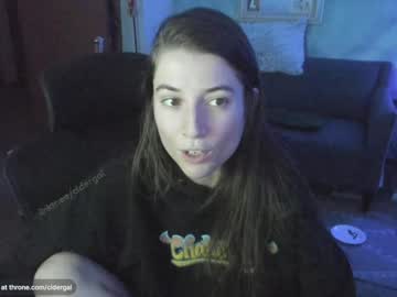 girl
        cidergal69 cam image #5832151