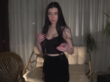 girl
        sophie_lin cam image #1506208