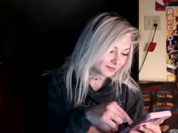 girl
        kipsy420 cam image #237182