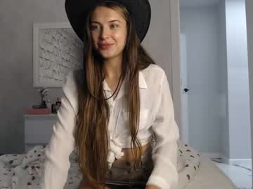 girl
        lisa_amato cam image #4760882