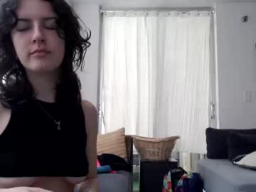 girl
        frenchava cam image #1448207