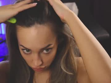 girl
        francescadomi cam image #77043