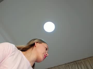 girl
        kitty__sophie cam image #4874631