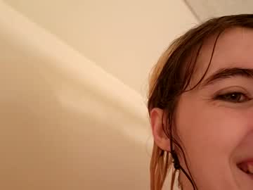 girl
        dumbemoloo cam image #2449244