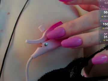 girl
        katy_ethereal cam image #4221975
