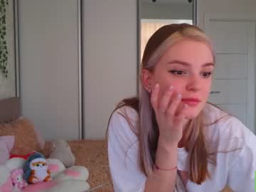 girl
        cyberslime cam image #3405683