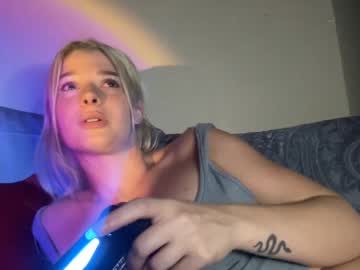 girl
        thtqunt cam image #2197129