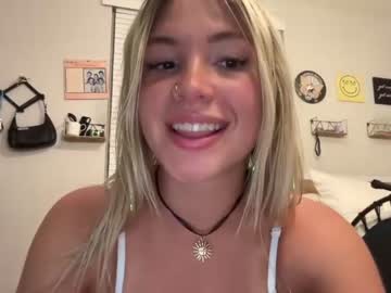 girl
        lovecayaxo cam image #3854858