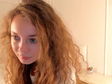 girl
        landrycarney cam image #3051595