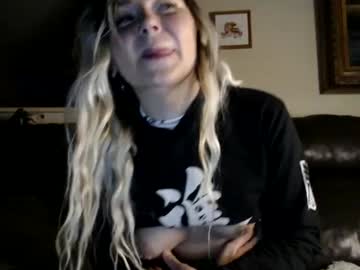 girl
        kipsy420 cam image #6818627