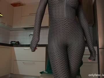 girl
        therealbonnieclydex cam image #1125268