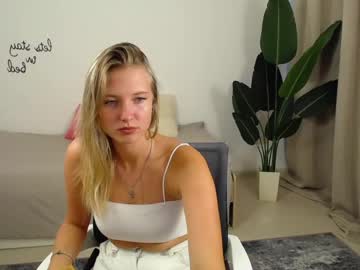 girl
        apolinaria_polly cam image #4915806