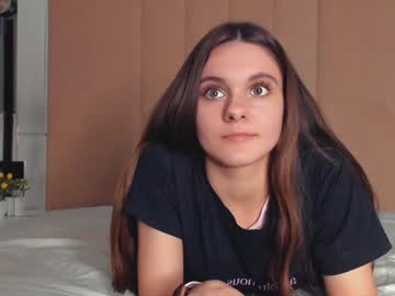 girl
        lorettadunnell cam image #5691500