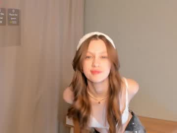 girl
        cwenhardey cam image #5892132