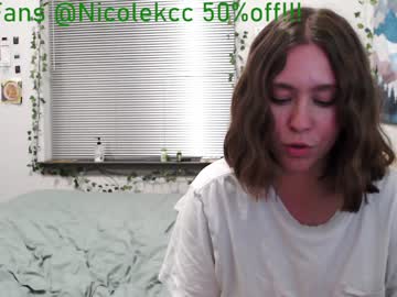 girl
        nicolekc cam image #2319249