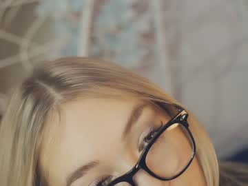 girl
        moiragrise cam image #5820764