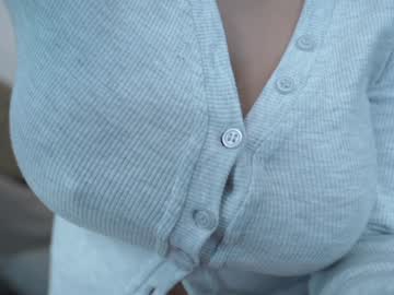 girl
        emyii cam image #6311555