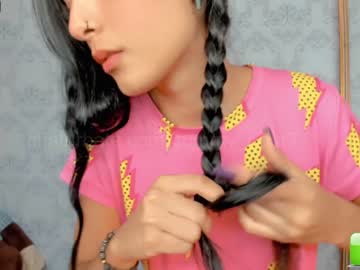 girl
        gummy_bear7 cam image #930984