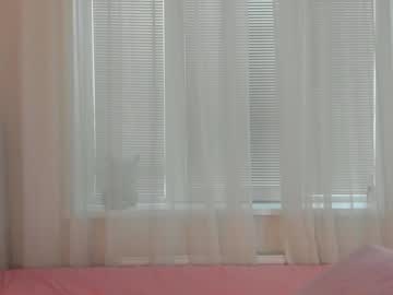 girl
        angelina_new cam image #1931739